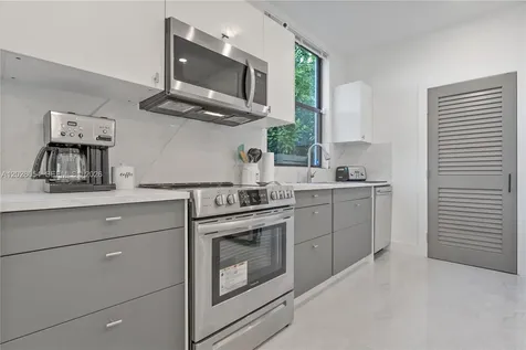 2887 SW 33rd Avenue Miami FL 33133