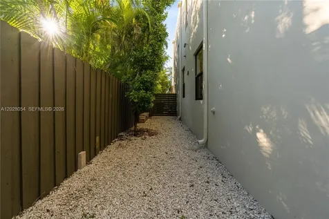 2887 SW 33rd Avenue Miami FL 33133