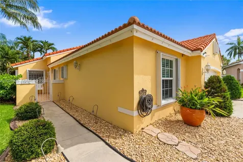 1090 NW 192nd Avenue Pembroke Pines FL 33029