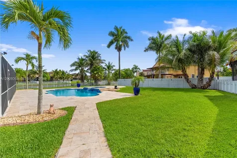 1090 NW 192nd Avenue Pembroke Pines FL 33029
