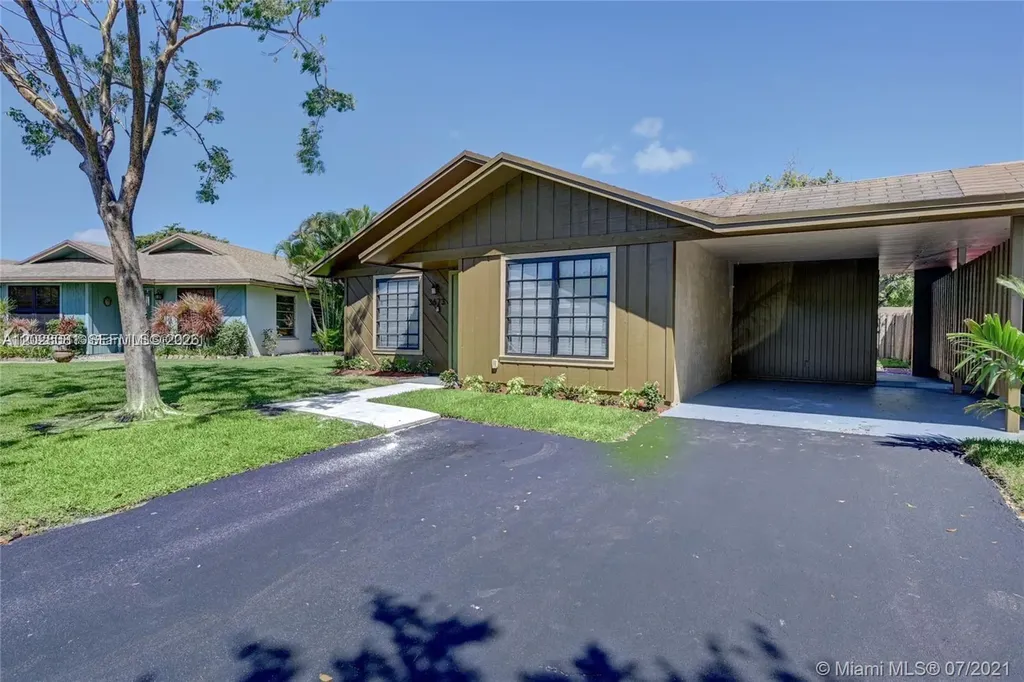 3673 W Valley Green Drive Davie FL 33328