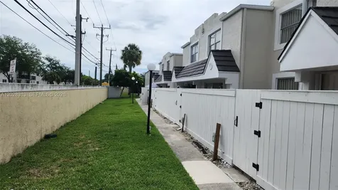 4540 SW 68th Ct Circle Miami FL 33155