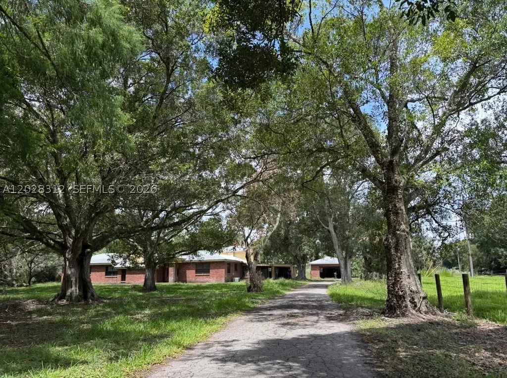 375 & 311 County Road 720 Clewiston FL 33440