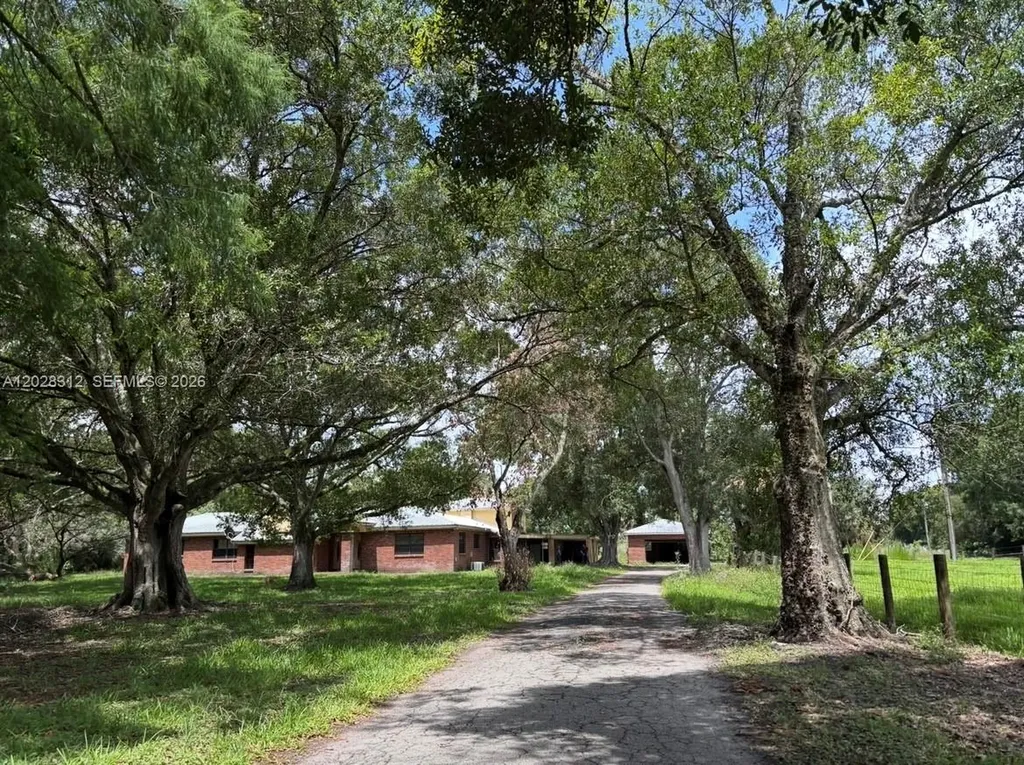 375 & 311 County Road 720 Clewiston FL 33440