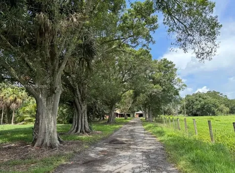 375 & 311 County Road 720 Clewiston FL 33440