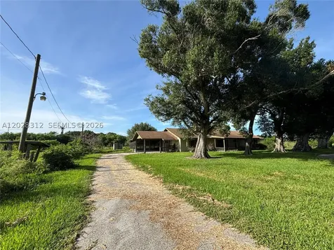 375 & 311 County Road 720 Clewiston FL 33440