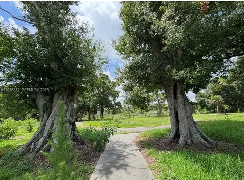 375 & 311 County Road 720 Clewiston FL 33440