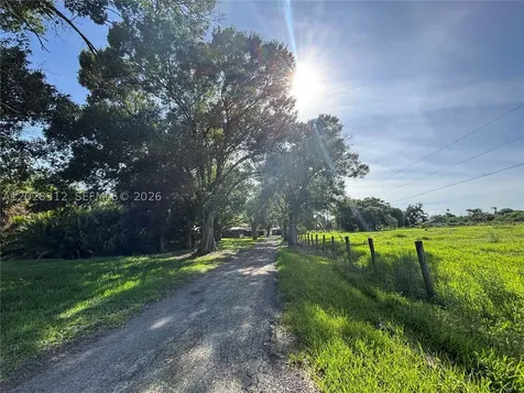 375 & 311 County Road 720 Clewiston FL 33440