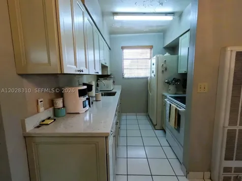 252 E 37th Street Hialeah FL 33013