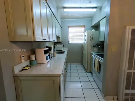 252 E 37th Street Hialeah FL 33013