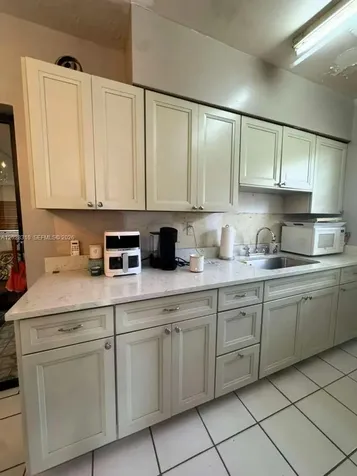 252 E 37th Street Hialeah FL 33013