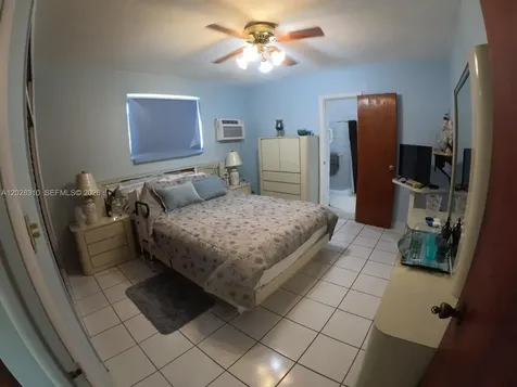 252 E 37th Street Hialeah FL 33013