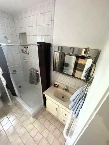 252 E 37th Street Hialeah FL 33013