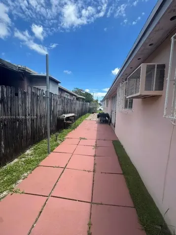 252 E 37th Street Hialeah FL 33013
