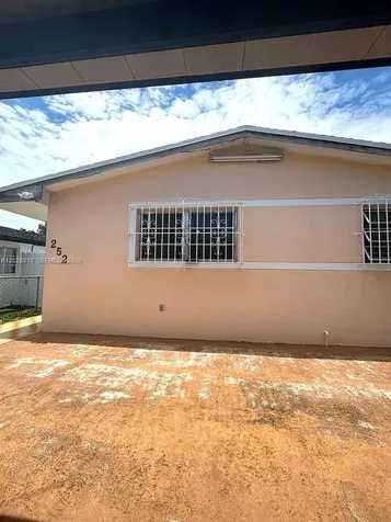 252 E 37th Street Hialeah FL 33013
