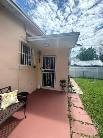 252 E 37th Street Hialeah FL 33013