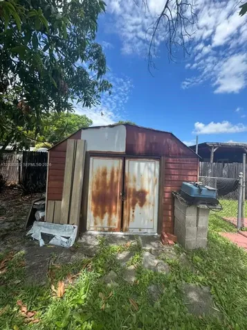 252 E 37th Street Hialeah FL 33013