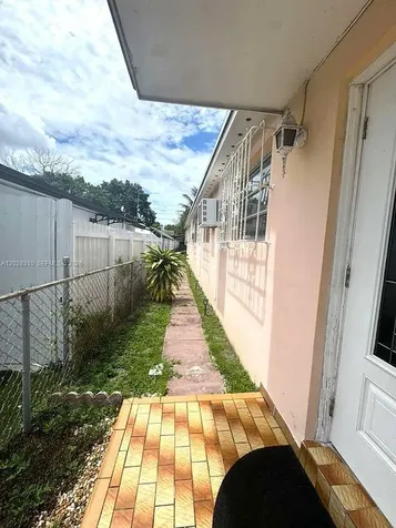 252 E 37th Street Hialeah FL 33013