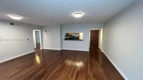 31 SE 5th Street Miami FL 33131