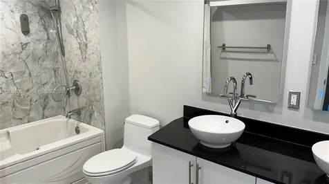31 SE 5th Street Miami FL 33131
