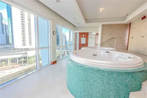 31 SE 5th Street Miami FL 33131