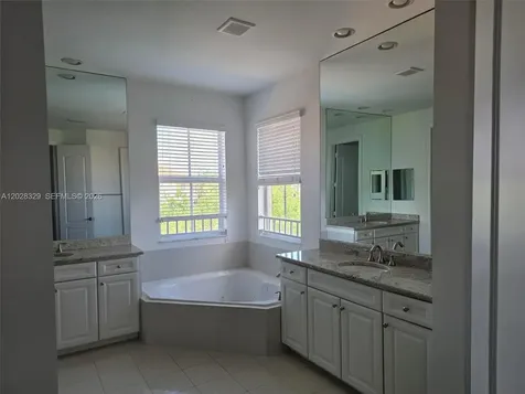 8671 Lakeside Bend Parkland FL 33076