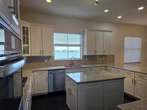 8671 Lakeside Bend Parkland FL 33076