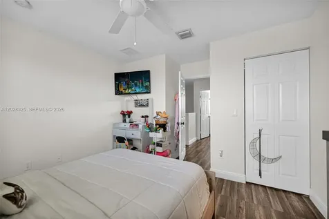 5927 Royal Way Tamarac FL 33321