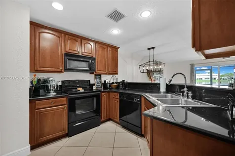 5927 Royal Way Tamarac FL 33321
