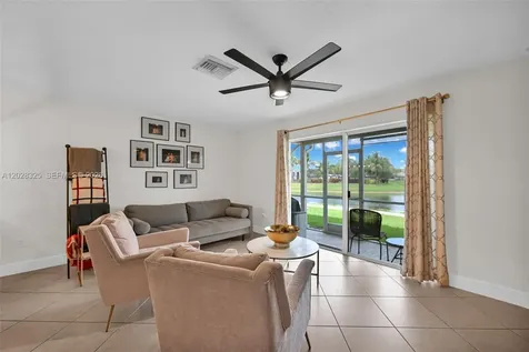5927 Royal Way Tamarac FL 33321
