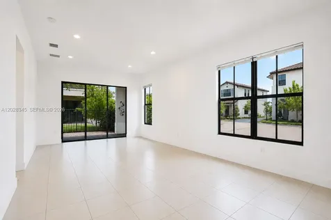 9717 W 34th Lane Hialeah FL 33018