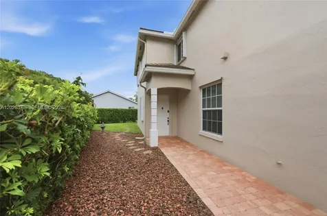 2608 Oakbrook Court Weston FL 33332