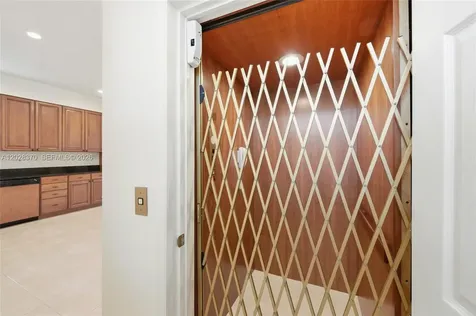 2608 Oakbrook Court Weston FL 33332