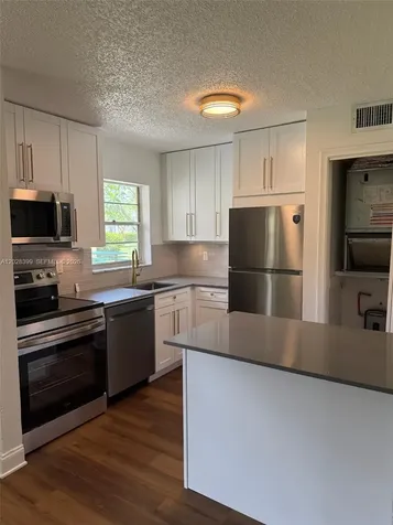 5168 NE 6th Avenue Oakland Park FL 33334