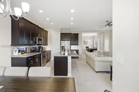 1507 SW 113th Avenue Pembroke Pines FL 33025