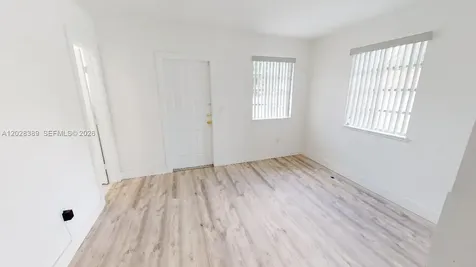 2392 NW 9th Street Miami FL 33125