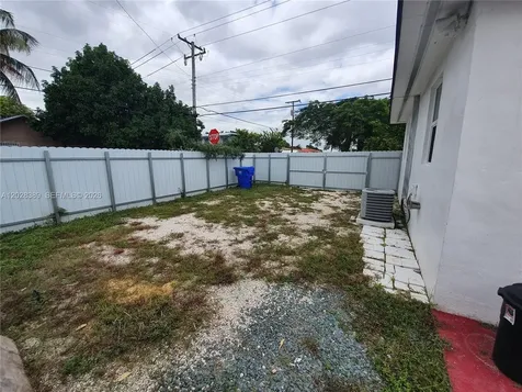 2392 NW 9th Street Miami FL 33125