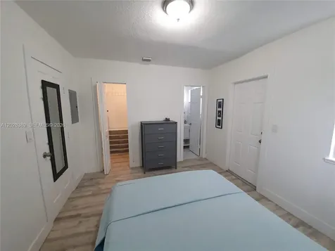 2392 NW 9th Street Miami FL 33125