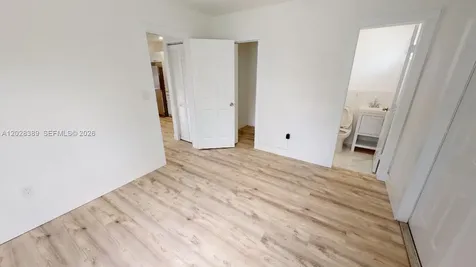 2392 NW 9th Street Miami FL 33125