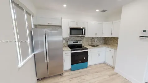 2392 NW 9th Street Miami FL 33125