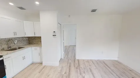 2392 NW 9th Street Miami FL 33125