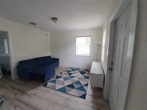 2392 NW 9th Street Miami FL 33125