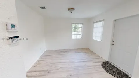 2392 NW 9th Street Miami FL 33125