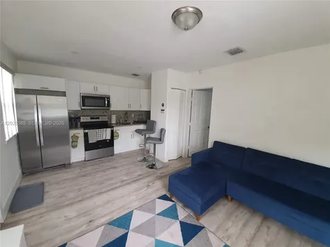 2392 NW 9th Street Miami FL 33125