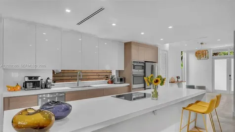 3162 Hibiscus Street Miami FL 33133