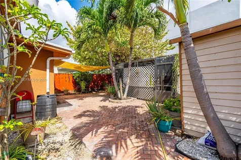 7811 SW 9th Terrace Miami FL 33144