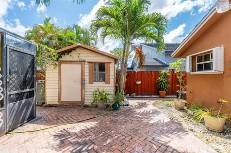 7811 SW 9th Terrace Miami FL 33144