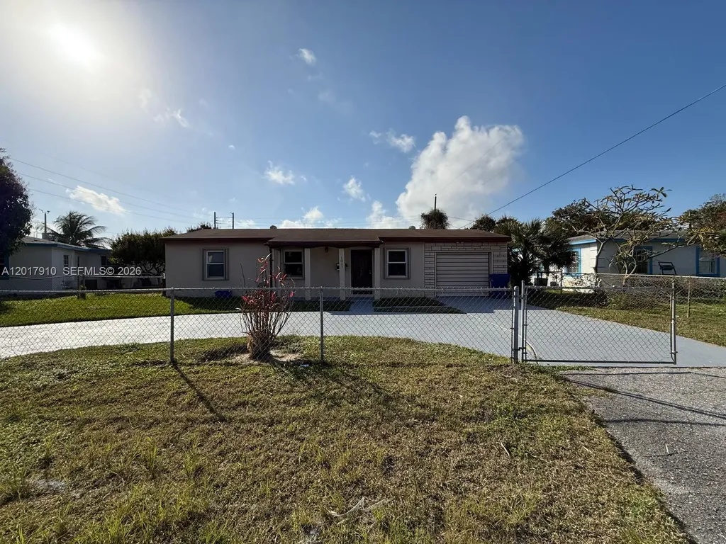 1011 Avenue F Riviera Beach FL 33404