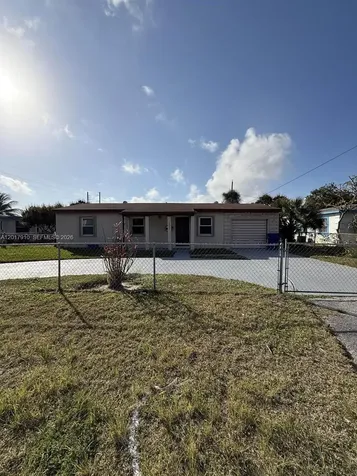1011 Avenue F Riviera Beach FL 33404