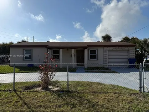 1011 Avenue F Riviera Beach FL 33404